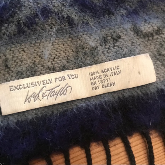 Lord and Taylor made in Italy Large Scarf/Wrap - Picture 3 of 5